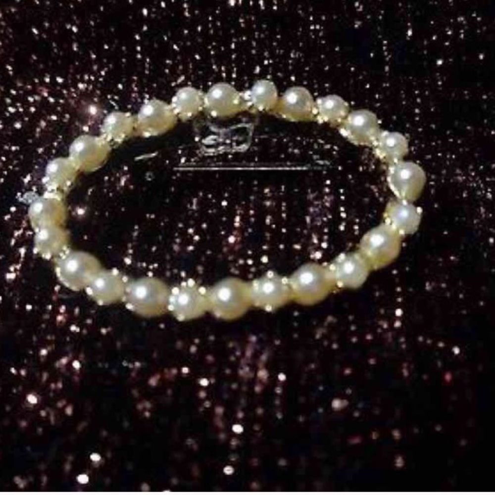 Pre-Loved Oval Faux Pin